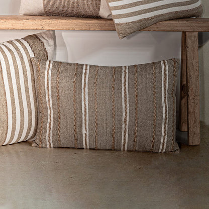 Coussin rectangulaire Amaira à rayures verticales